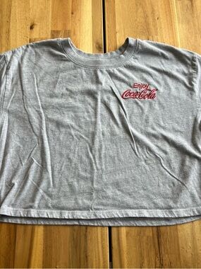 Coca Cola Cropped Tee Women’s Large Gray Embroidered Logo